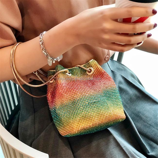 Factory Wholesale Mutilcolor Crystal Evening Bag Rhinestone Rhinestone Inlaid Flash Bucket Clutch Drawstring Bucket Shoulder Bag