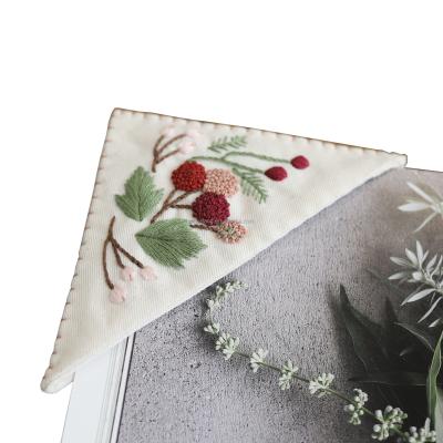 China Factory wholesale Personalized Hand Embroidered Corner Bookmark, Hand Stitched Corner Flowers Bookmark Cute Flower Book Mark for sale