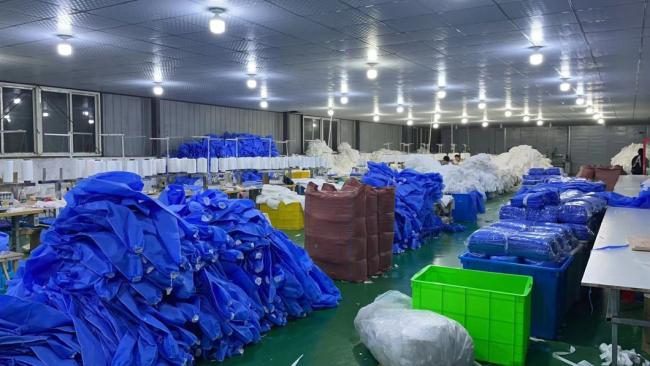 SMS Fabric Disposable Gown Waterproof Soft PPE Wholesale Visit Gown with Knitted Cuffs