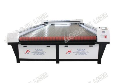 China Co2 Automatic  Carpet Laser Cutting Machine For Artificial Grass Carpet Cutting for sale