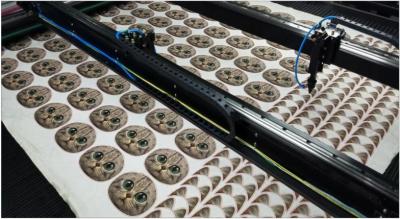 Китай Двойник возглавляет автомат для резки лазера ткани, автомат для резки лазера зрения 100В/150В продается