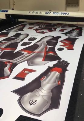 Китай Автомат для резки лазера для напечатанной носки Джерси торговой выставки флага знамени ткани задействуя продается