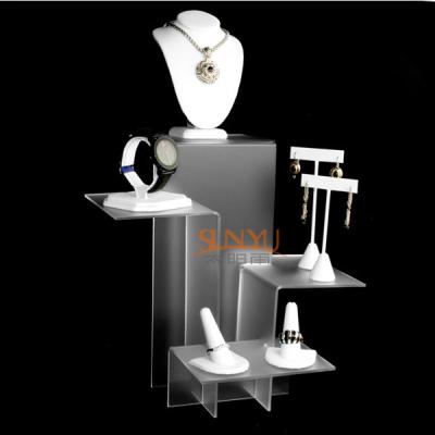 China Suporte de exposição acrílico branco elegante de quatro séries, montante varejo da plataforma de Frost dos suportes de exposição da jóia à venda