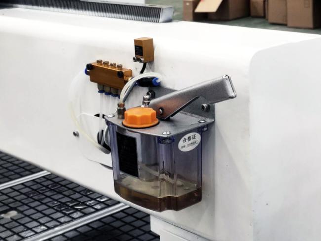 Automatic oil lubrication system Automatic oil lubrication system