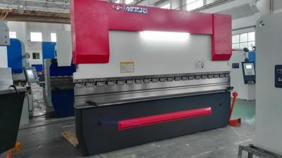 中国 CNCの出版物ブレーキ工場130トンの金属板を形作るための機械出版物機械 販売のため