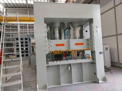 China 315t que estica a máquina de perfuração da imprensa 24.5mpa hidráulica à venda