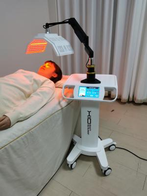 China El anuncio publicitario llevó la terapia facial ligera PDT trabaja a máquina para la clínica médica en venta