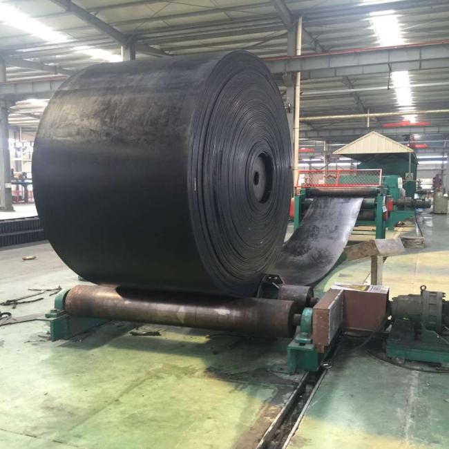Steel cord rubber conveyor belt in industrial application