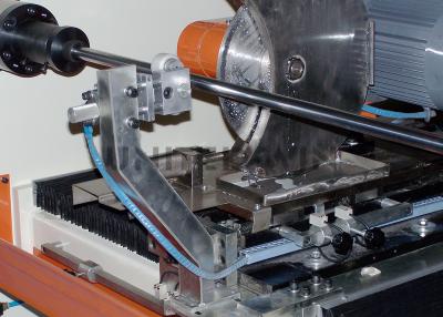 China Cinta adhesiva Bopp Fabricante de máquina cortadora de cuatro ejes con cuchilla doble en venta