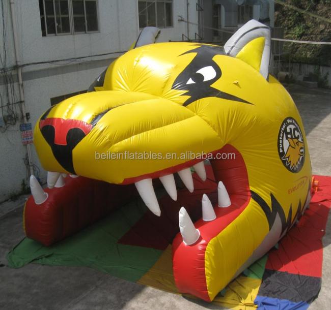 Customized pvc tarpaulin inflatable tiger helmet tent for sport games