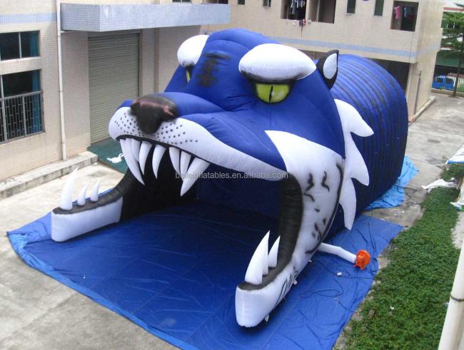 Customized oxford tiger inflatable football helmet tunnel tent for event