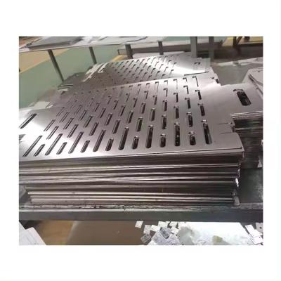 Chine Parties métalliques coupées au laser d'aluminium sur mesure Plaque métallique en acier inoxydable Coupe et soudage au laser à vendre