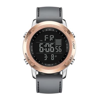 中国 高性能のプラスチック水晶腕時計3ATMは、示されているLCDデジタル防水します 販売のため