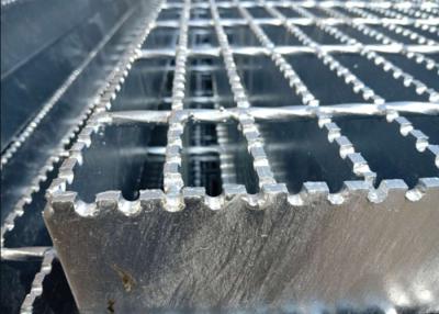 China 32×3 270g/M2 Zinc Coated Galvanized Serrated Bar Grating 8mm Cross for sale