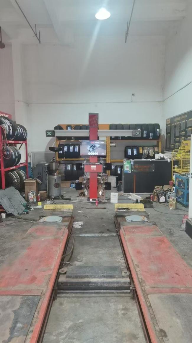 X6 Intelligent 3D Wheel Alignment System with double screens and modern interface