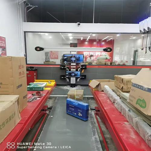 X6 Workshop 3D Wheel Alignment Machine showing its double screen setup and alignment sensors