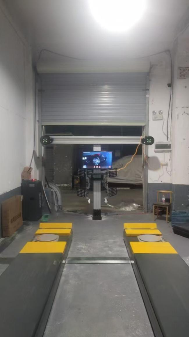 X6 High Performance 3D Car Wheel Alignment System in operation