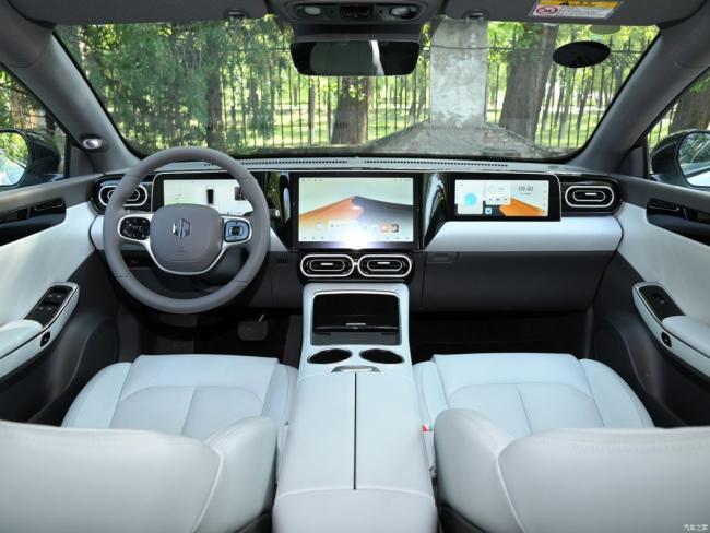 Leapmotor C01 Sedan High Speed EV Black White Leapmotor Electric Cars Adults Vehicle