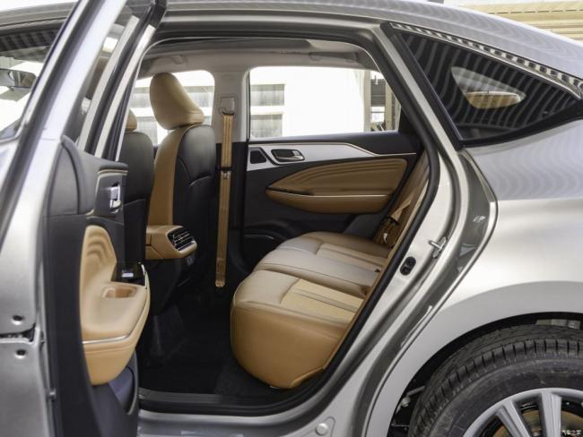 2023 Aion S Xuan 530 Auto Car 4 Door 5 Seat Sedan with Long Power Life Battery