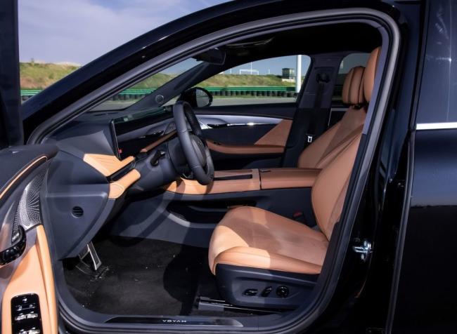 4WD Driven Vehicles Hybrid Electric Sedan Car with 5 Seats