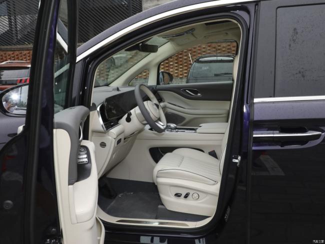 2024 Voyah Dream Hybrid Black Long Range Luxury Edition Electric Car
