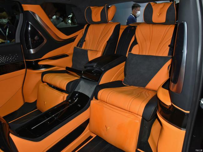 2024 Voyah Dreamer Hybrid EV Car Low Carbon MPV Electric Vehicle