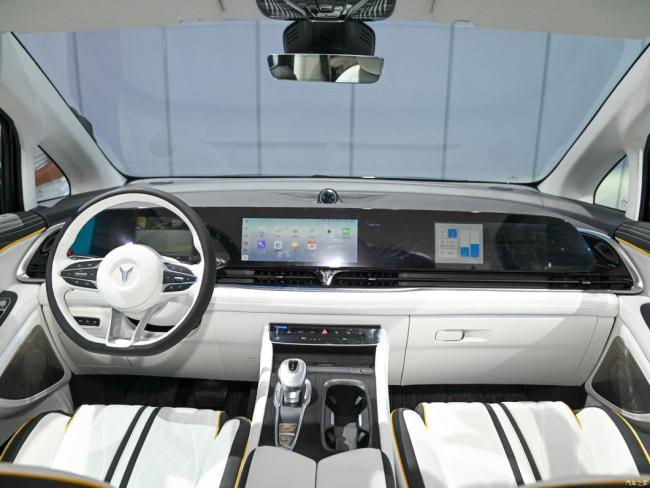 High Speed 2024 Voyah Dream Hybrid White Electric Auto Car MPV Vehicle