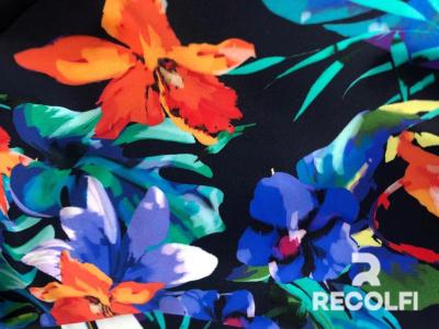 China 205GSM Recycled Swimwear Fabric Customized Ink Jet Digital Printing Lifelike Floral for sale
