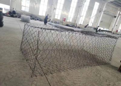 Chine Le fil du panier 2.7mm de Gabion de mur de soutènement a galvanisé l'érosion de cage de roche résistante à vendre