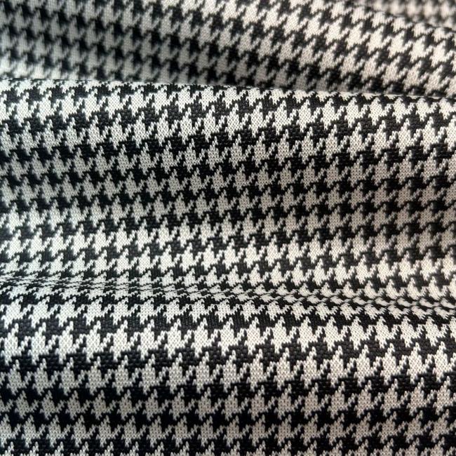 Hot-Selling Polyester Spandex Yard-Dyed Jacquard Fabric for Fashion Garmnet
