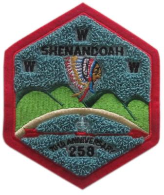 China Heat Pressed PMS Color Chenille Sports Patches Merrowed Border for sale