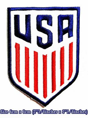 China Los E.E.U.U. ANOTAN el hierro del logotipo del remiendo del bordado del deporte del FÚTBOL, cosen en el paño en venta