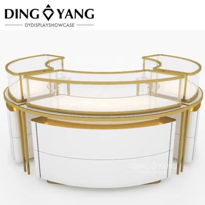 China Customized Fashion Commercial  Brass Circular Jewelry Showcase For Sale en venta