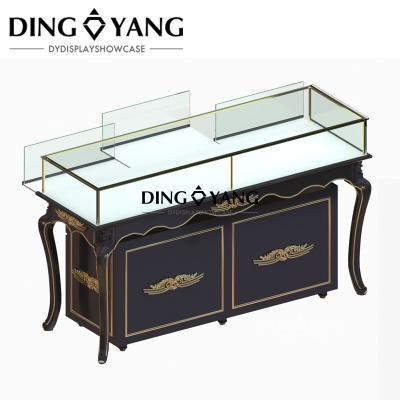 China Custom Jewelry Displays Showcase Boutique European Style Beautiful Appearance for sale