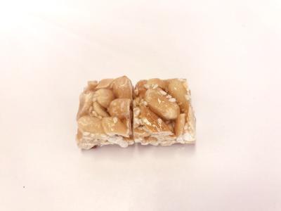 中国 完全な栄養物のカラメルのナットは小さい部分5のナットによって混合されるクランチのシャキッとした好みを群がらせます 販売のため