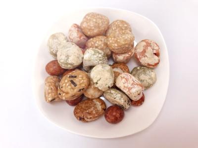 China Bocado sano de los snacks revestidos del sabor de la alga marina de rey Crackers Peanut Snack Sesame en venta