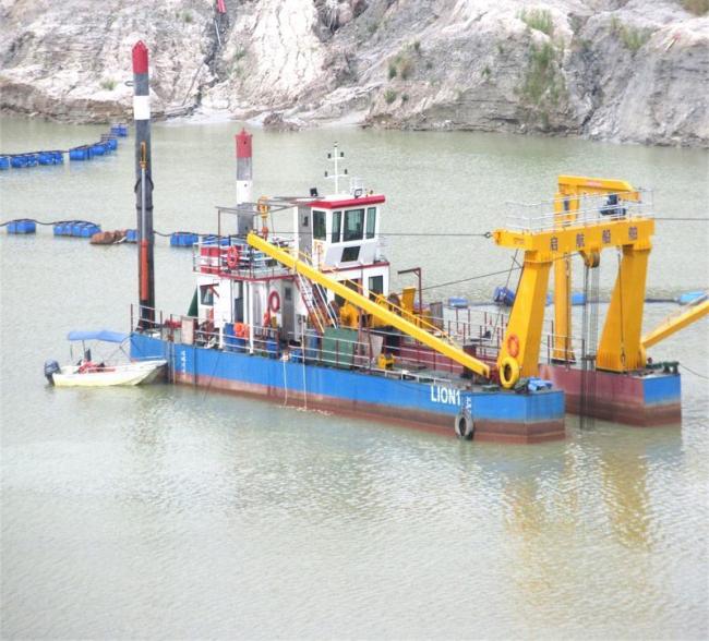 Full Automatic 26 Inch Cutter Suction Dredger with Sand Pump