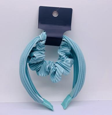 China Practical Girls Blue Velvet Scrunchie , Lightweight Wide Velvet Headband for sale