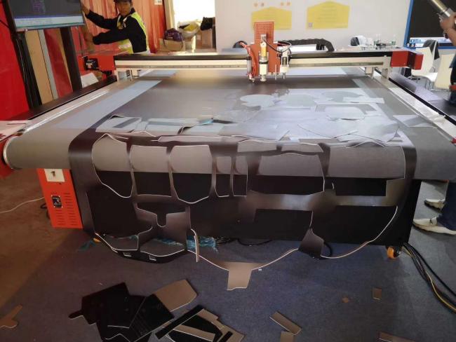 Digital cutter operational view