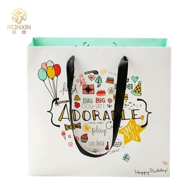 China Recyclable CMYK Printed Happy Birthday Gift Bag , Personalized Party Favor Bags for sale