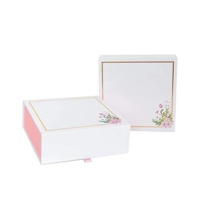 China Caixa de presente do tamanho A4 do branco 2mm, caixas de presente do bloco liso com Logo Printed à venda