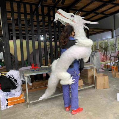Chine Contrôle manuel adapté aux besoins du client par couleur en caoutchouc de marionnette de dinosaure à vendre