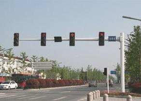 China Shrink - Type Traffic Signal Mast Pole Cross - Road Traffic Light Column Single Arm for sale