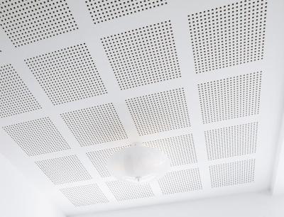China Panel de techo de aluminio de caja OEM absorbente de sonido ligero en venta