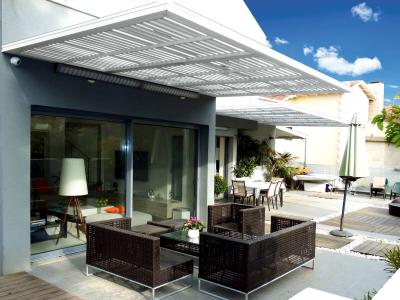 China Jardín al aire libre Pergola de aluminio moderno Pergola de techo verde a prueba de óxido en venta