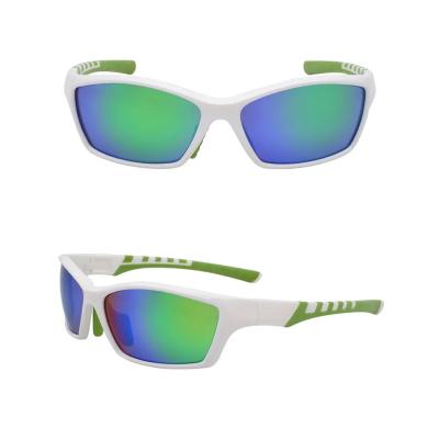 Chine Les femmes UV élégantes de lunettes de soleil blanches aucune place d'astuce de glissement ont reflété des lentilles à vendre