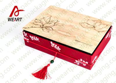 China Special Handle Christmas Cardboard Gift Boxes , Beautiful Corporate Gift Packaging Boxes for sale