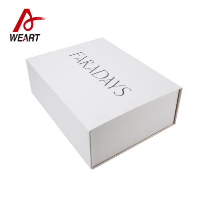 China Automatic Foldable Paper Boxes Gift Packaging With Magnets for sale