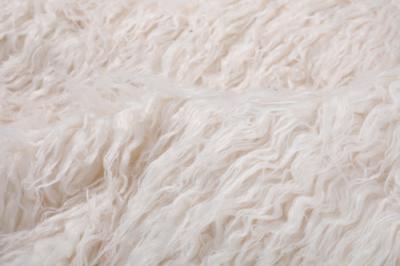 中国 アイボリーのモンゴルののどの毛皮の生地アクリルの150cmの羊毛 販売のため
