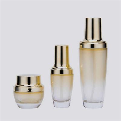 Chine Bouteille cosmétique en verre multifonctionnelle de pompe à vendre